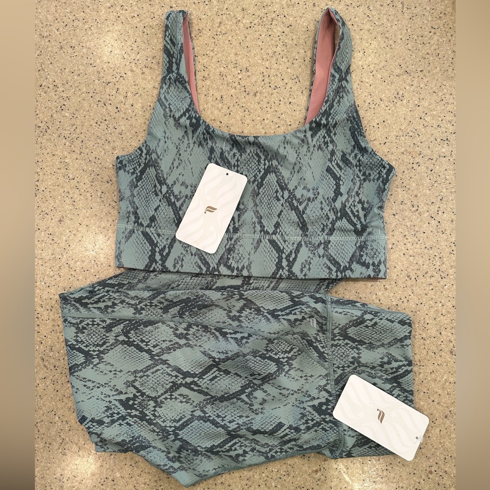 Fabletics Define PowerHold® High-Waisted 7/8 Legging and Reversible Sports bra.